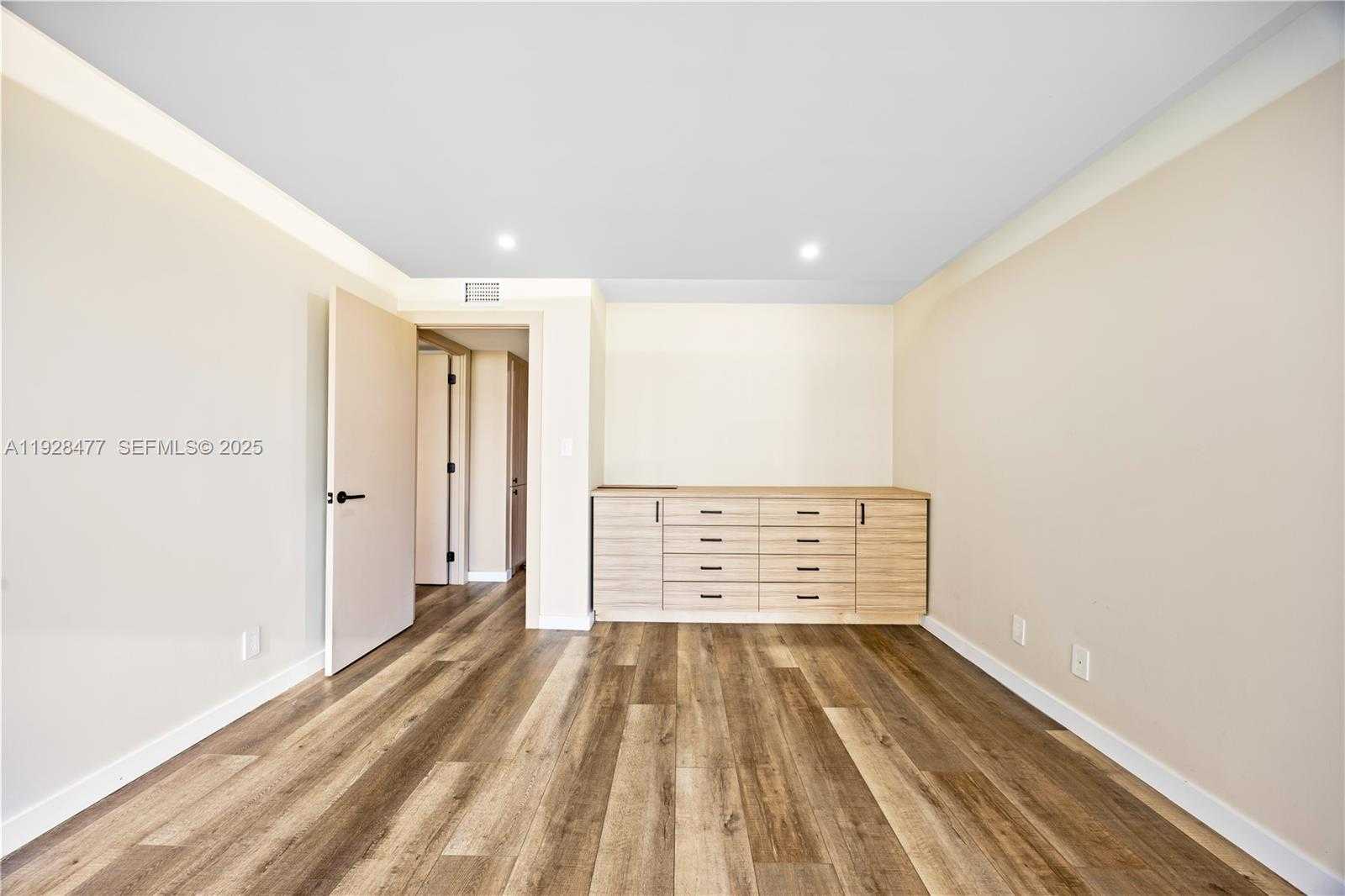 Small Image of 1915 BRICKELL AVE #1001, Miami Number 26