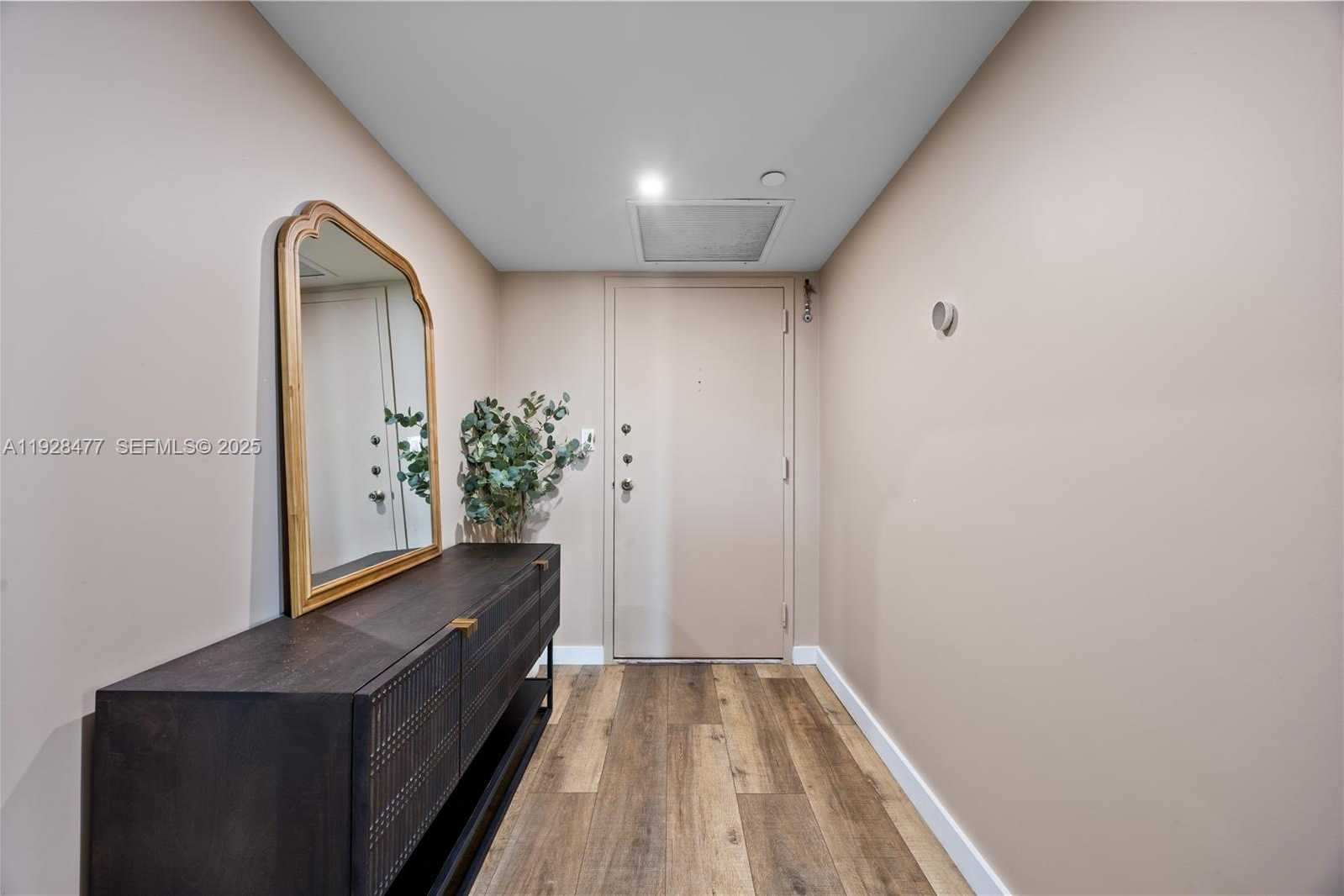 Small Image of 1915 BRICKELL AVE #1001, Miami Number 3