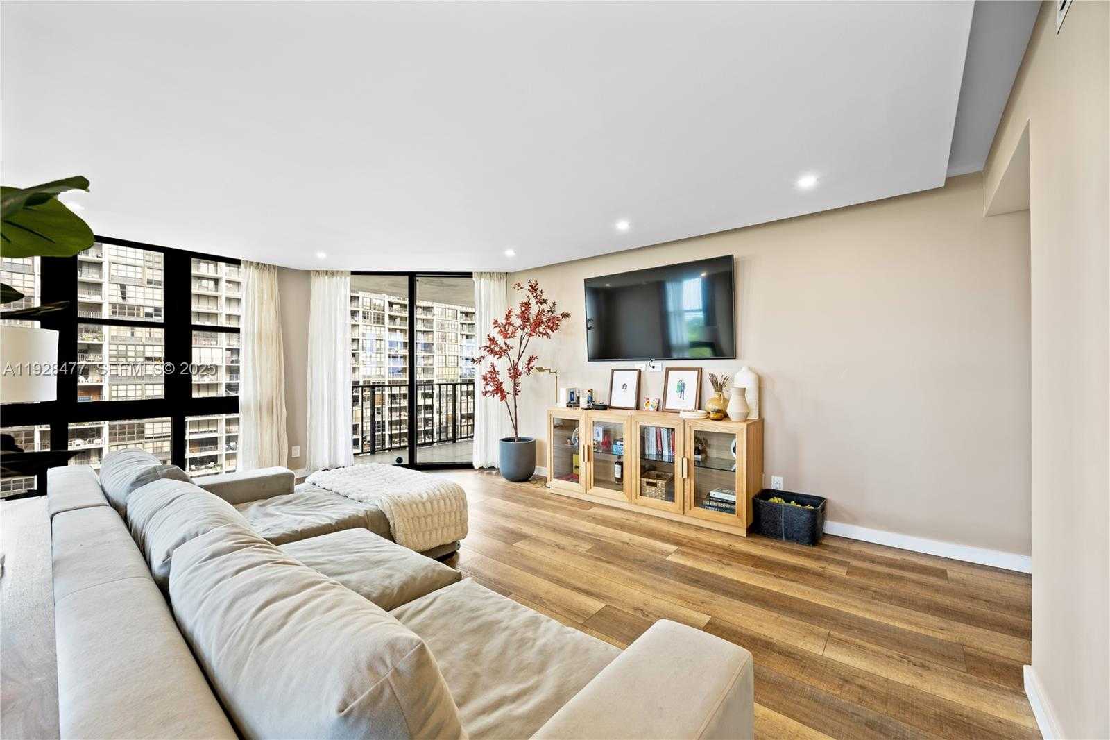 Small Image of 1915 BRICKELL AVE #1001, Miami Number 5