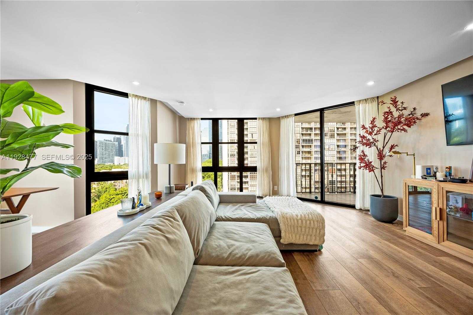 Small Image of 1915 BRICKELL AVE #1001, Miami Number 6