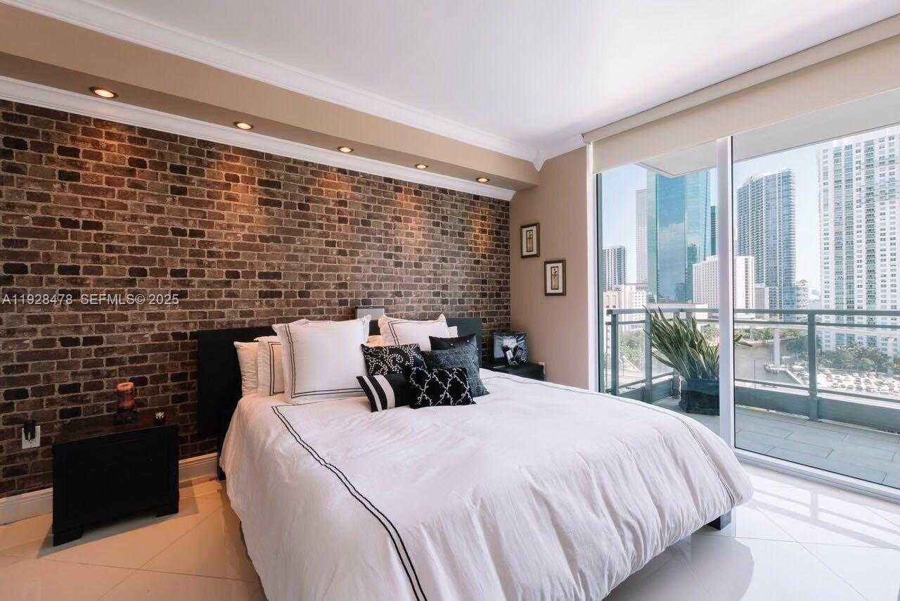 Small Image of 92 SOUTH WEST 3RD ST #1512, Miami Number 13