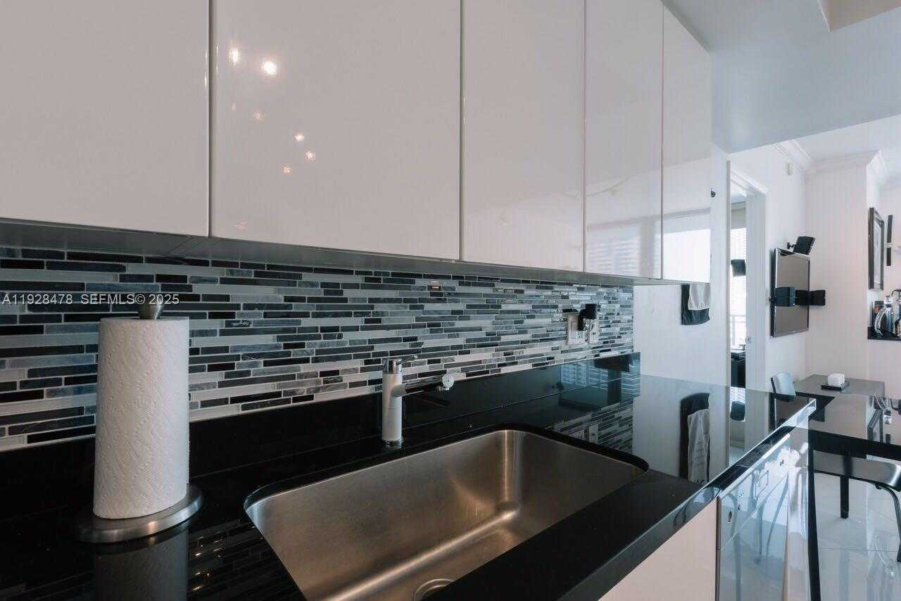 Small Image of 92 SOUTH WEST 3RD ST #1512, Miami Number 2