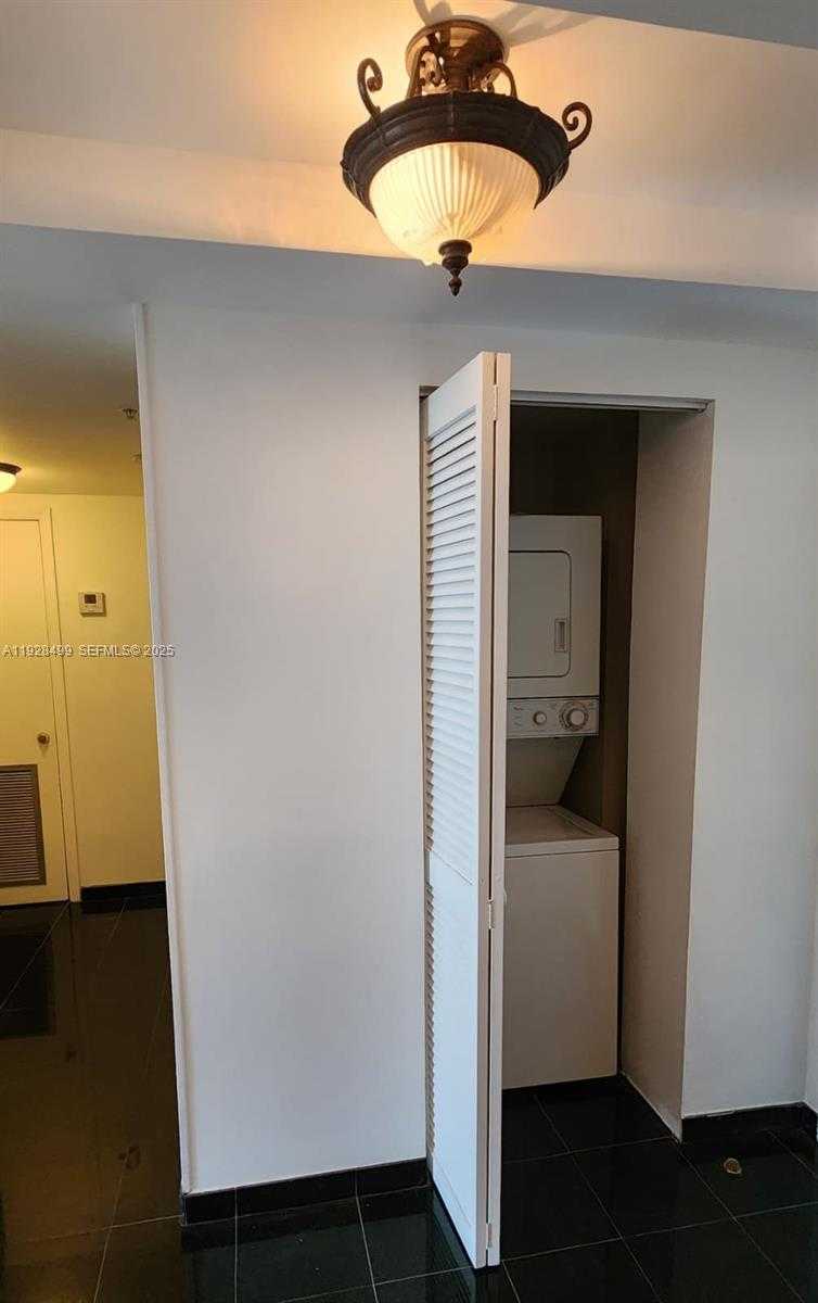 Small Image of 2951 SOUTH BAYSHORE DR #1012, Miami Number 15