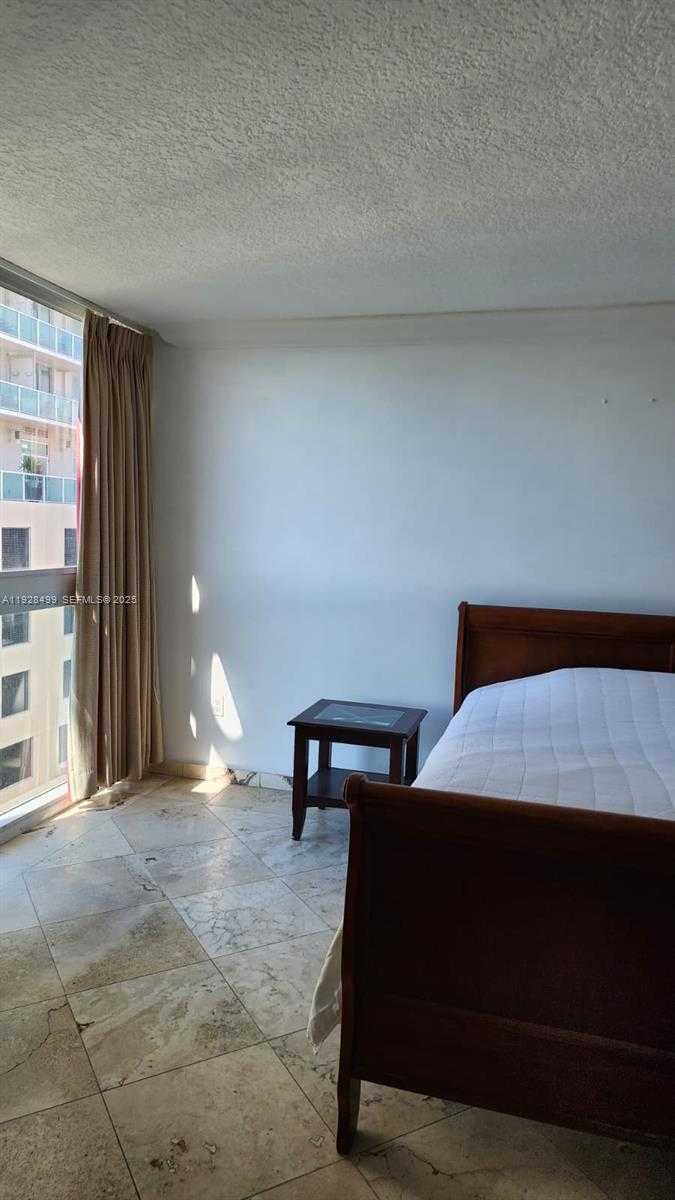 Small Image of 2951 SOUTH BAYSHORE DR #1012, Miami Number 4