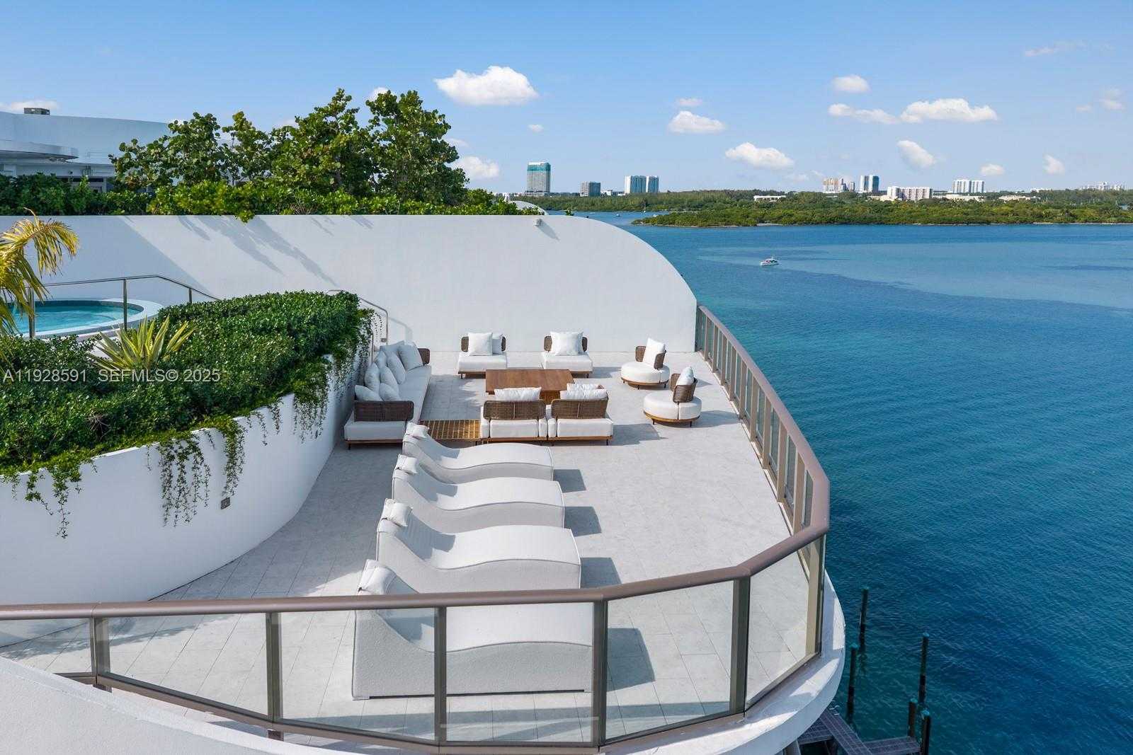 Imagen de Pequeño Objeto