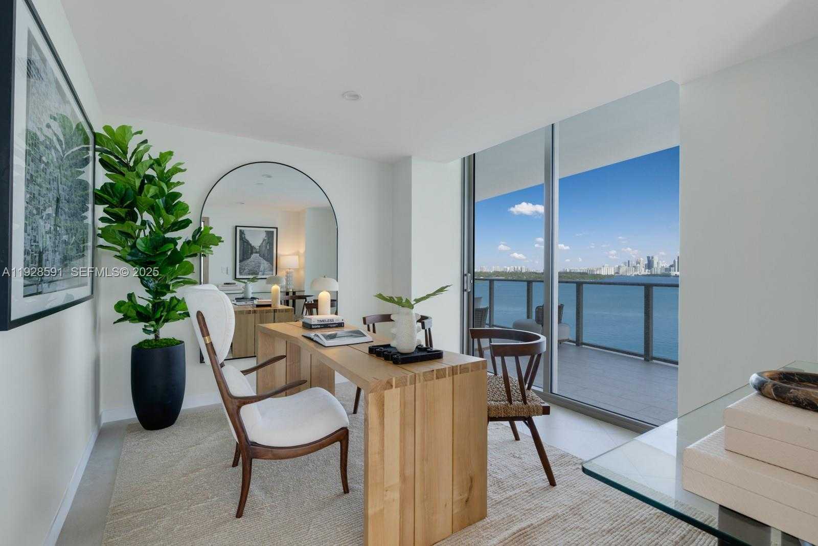 Imagen de Pequeño Objeto