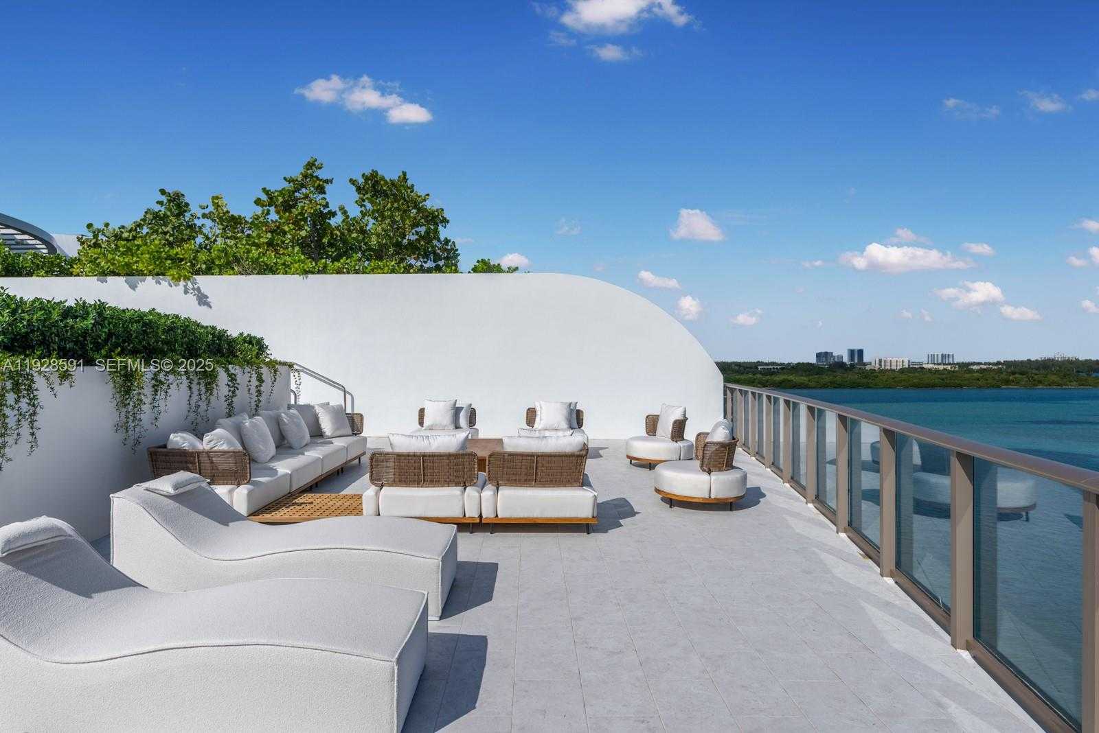 Imagen de Pequeño Objeto