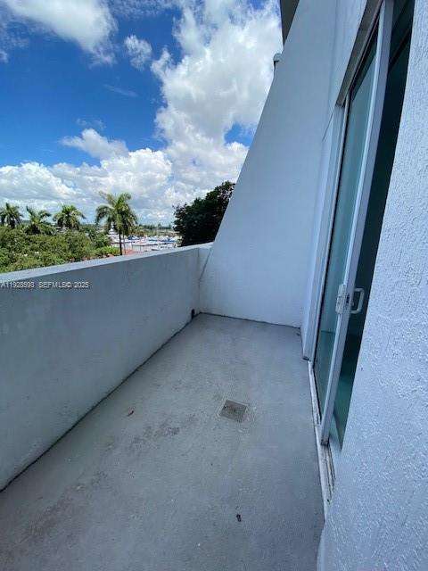 Small Image of 1861 NORTH WEST S RIVER DR #702, Miami Number 19