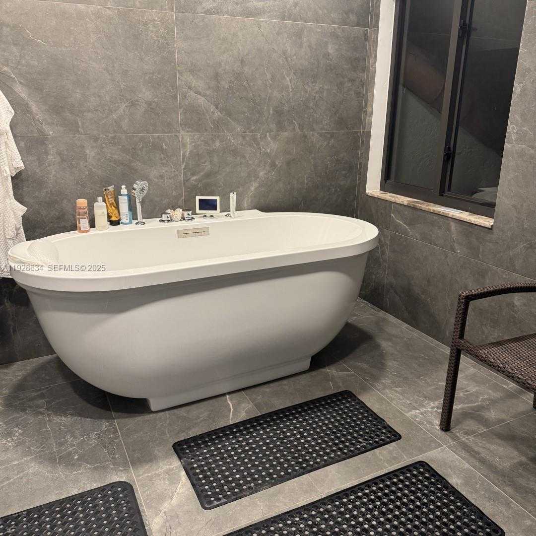 Small Image of 2000 SOUTH BAYSHORE DR #46, Miami Number 13