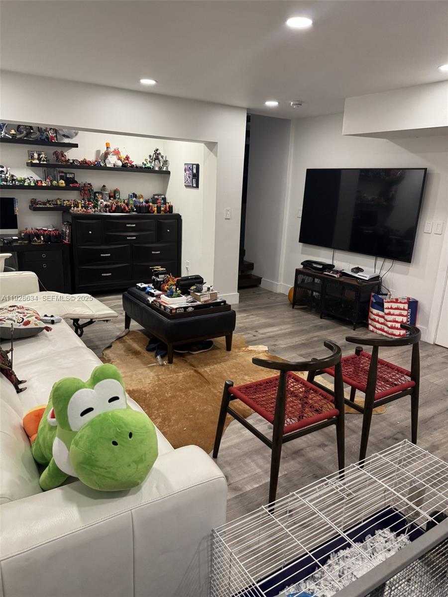 Small Image of 2000 SOUTH BAYSHORE DR #46, Miami Number 9