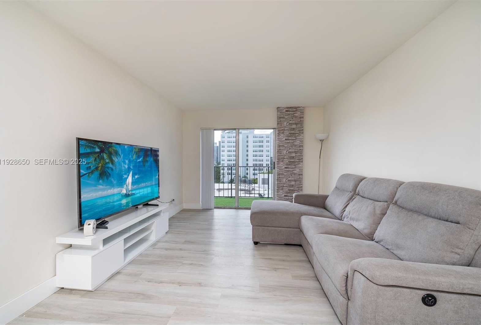 Small Image of 899 WEST AVE #7E, Miami Beach Number 10