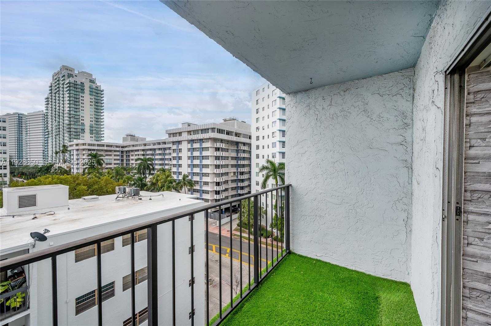Small Image of 899 WEST AVE #7E, Miami Beach Number 14