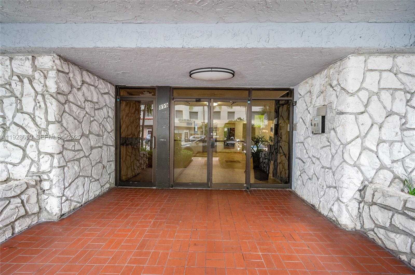 Small Image of 899 WEST AVE #7E, Miami Beach Number 2