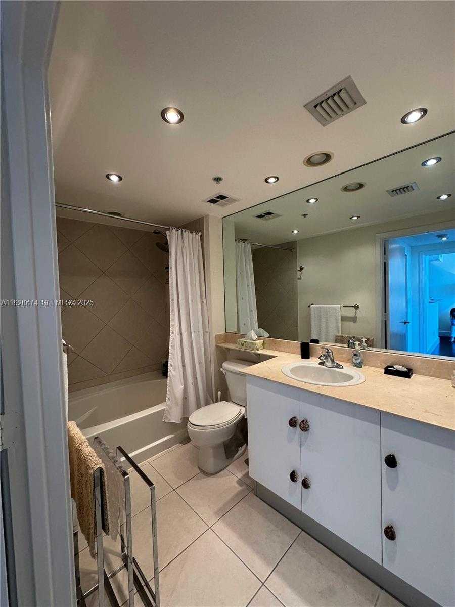 Small Image of 335 SOUTH BISCAYNE BLVD #2403, Miami Number 15