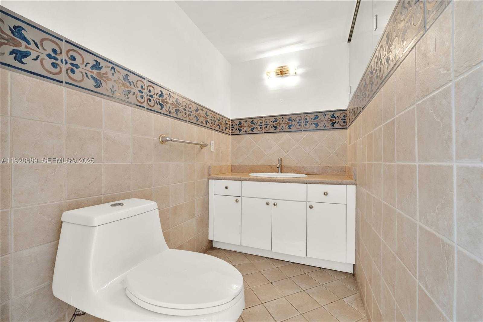 Small Image of 385 POINCIANA DR #1230, Sunny Isles Beach Number 13