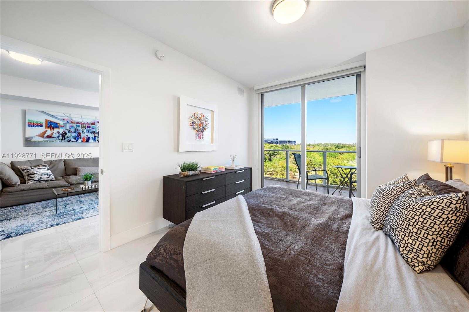 Imagen de Pequeño Objeto