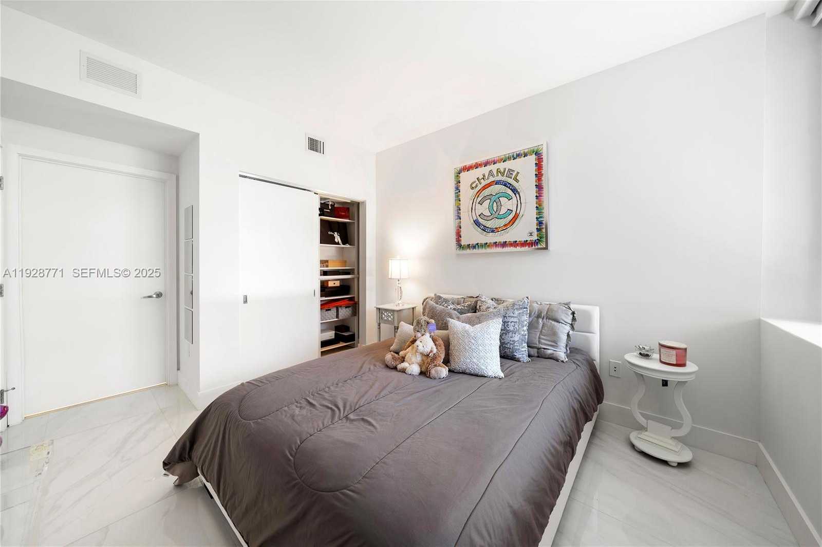 Imagen de Pequeño Objeto