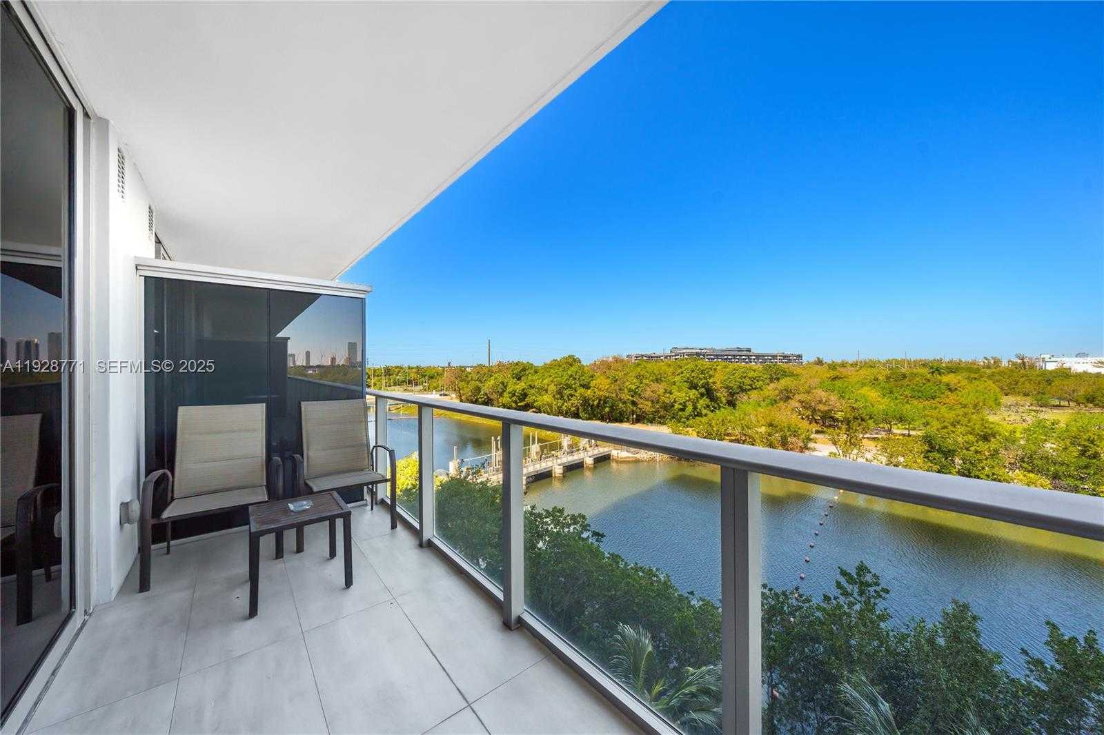 Imagen de Pequeño Objeto