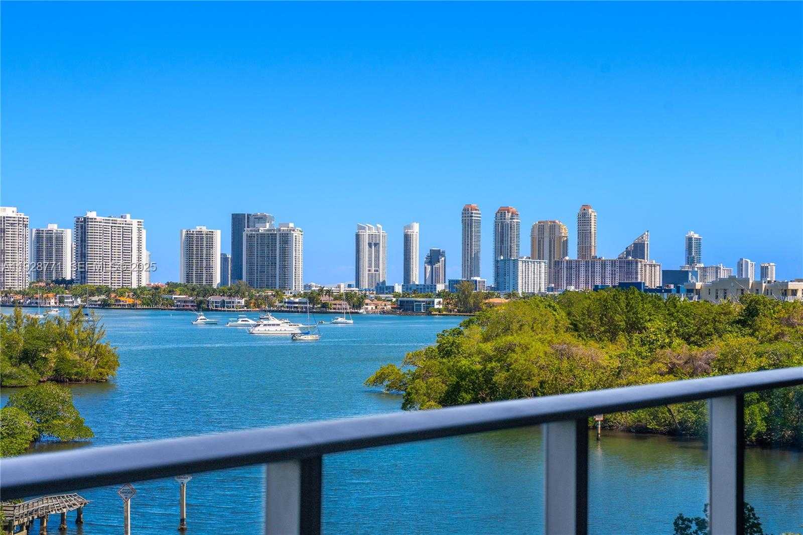 Imagen de Pequeño Objeto