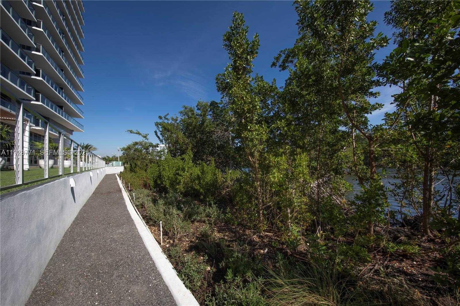 Imagen de Pequeño Objeto