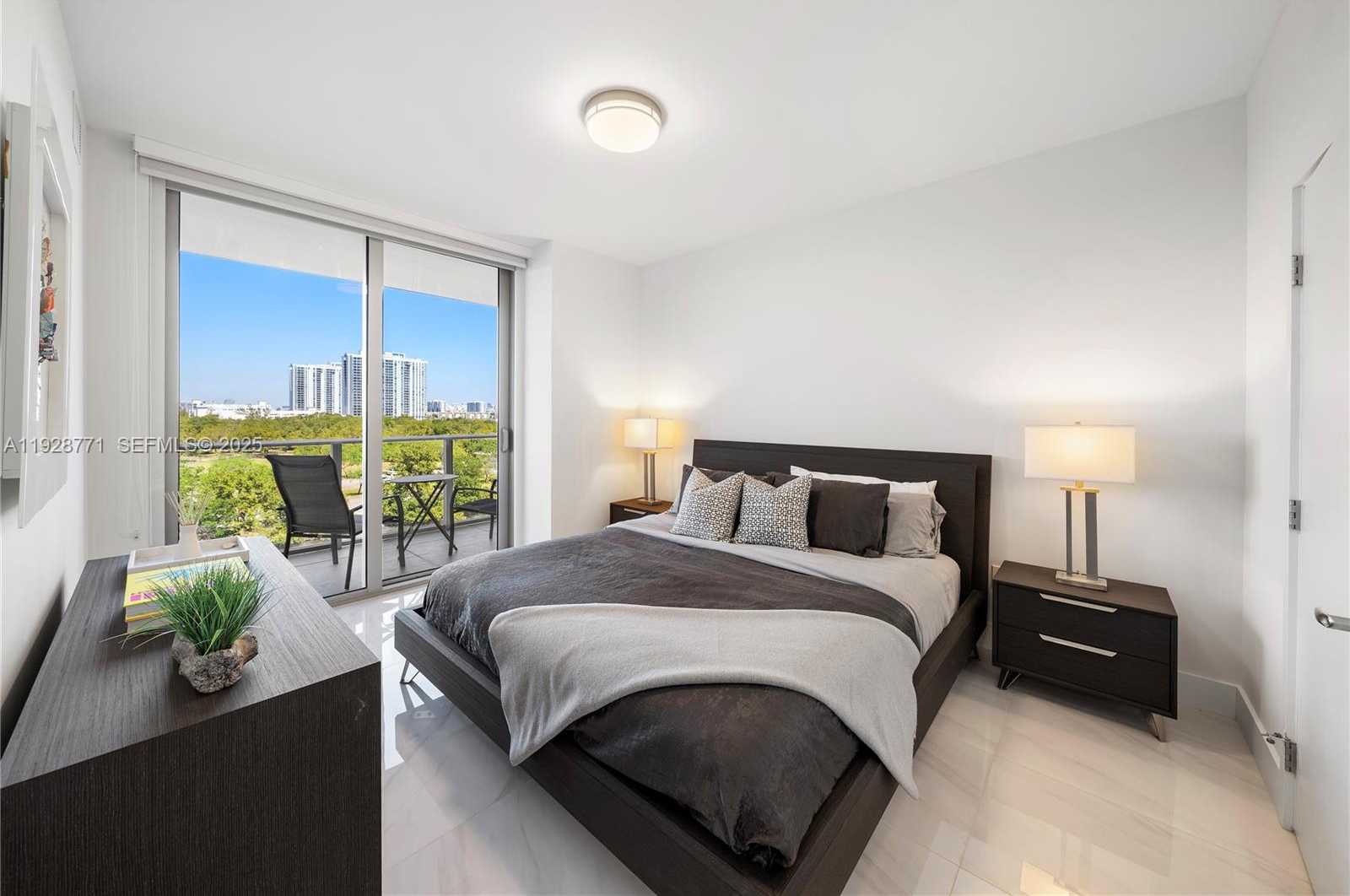 Imagen de Pequeño Objeto