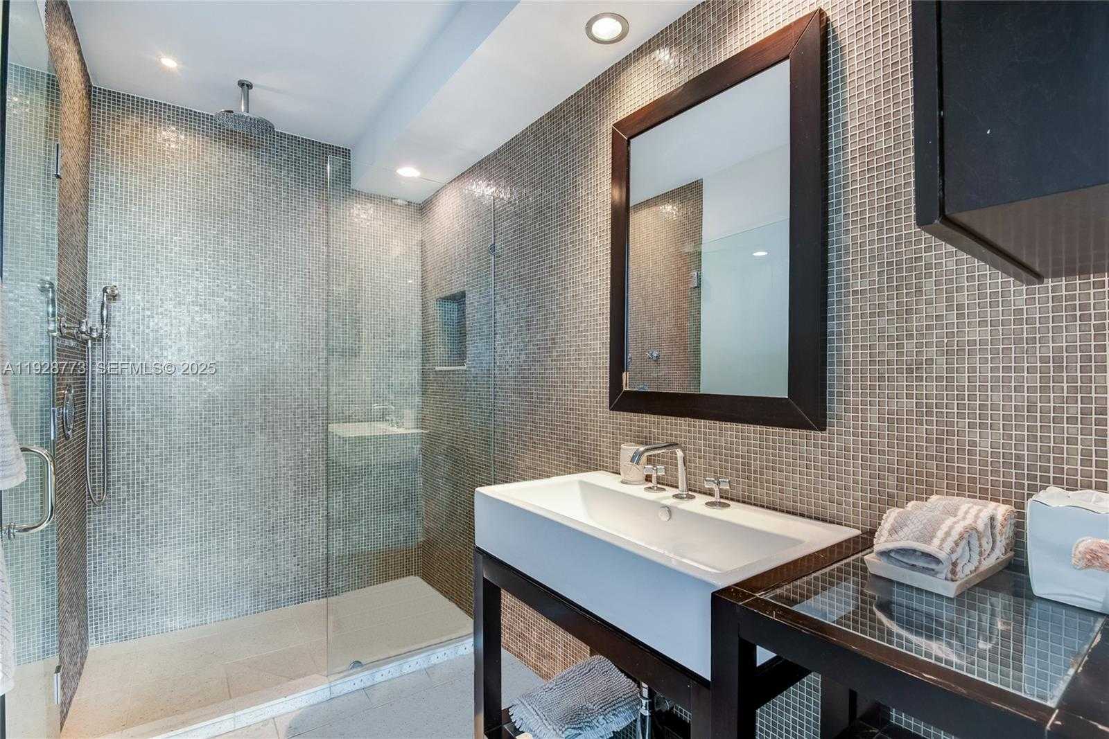 Small Image of 1000 WEST AVE #311, Miami Beach Number 14