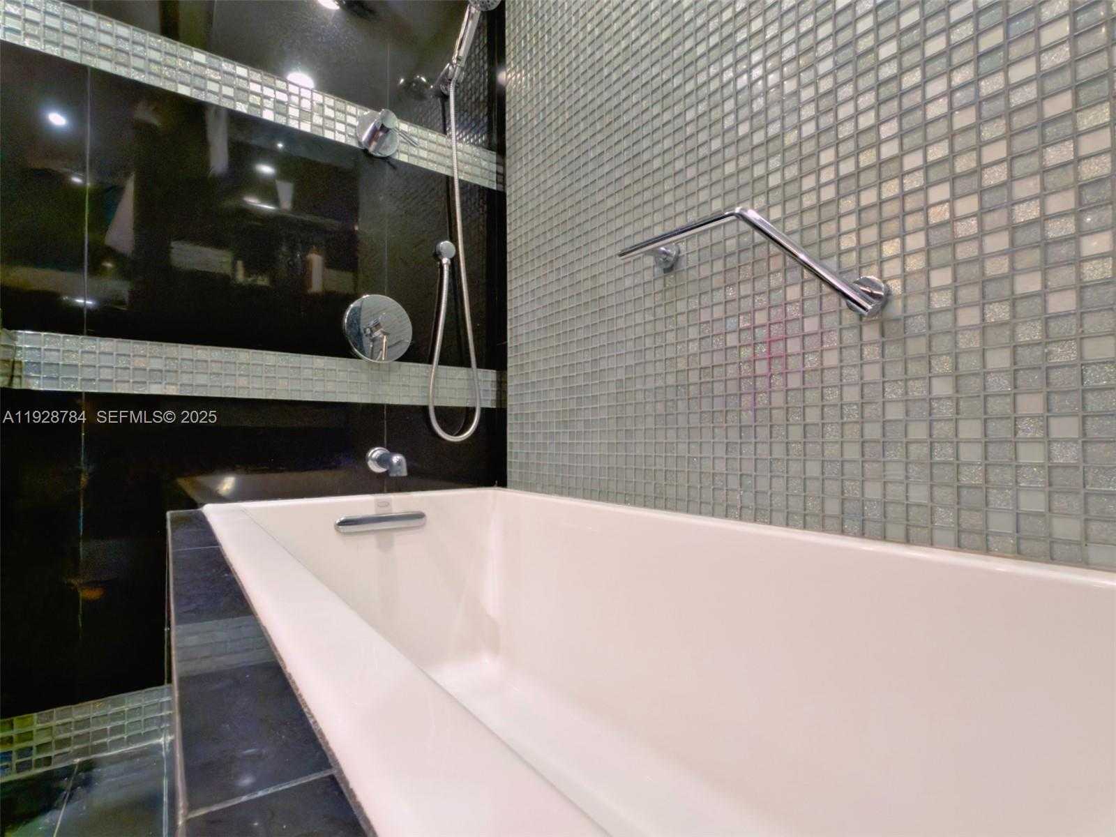 Small Image of 600 THREE ISLANDS BLVD #1112, Hallandale Beach Number 10