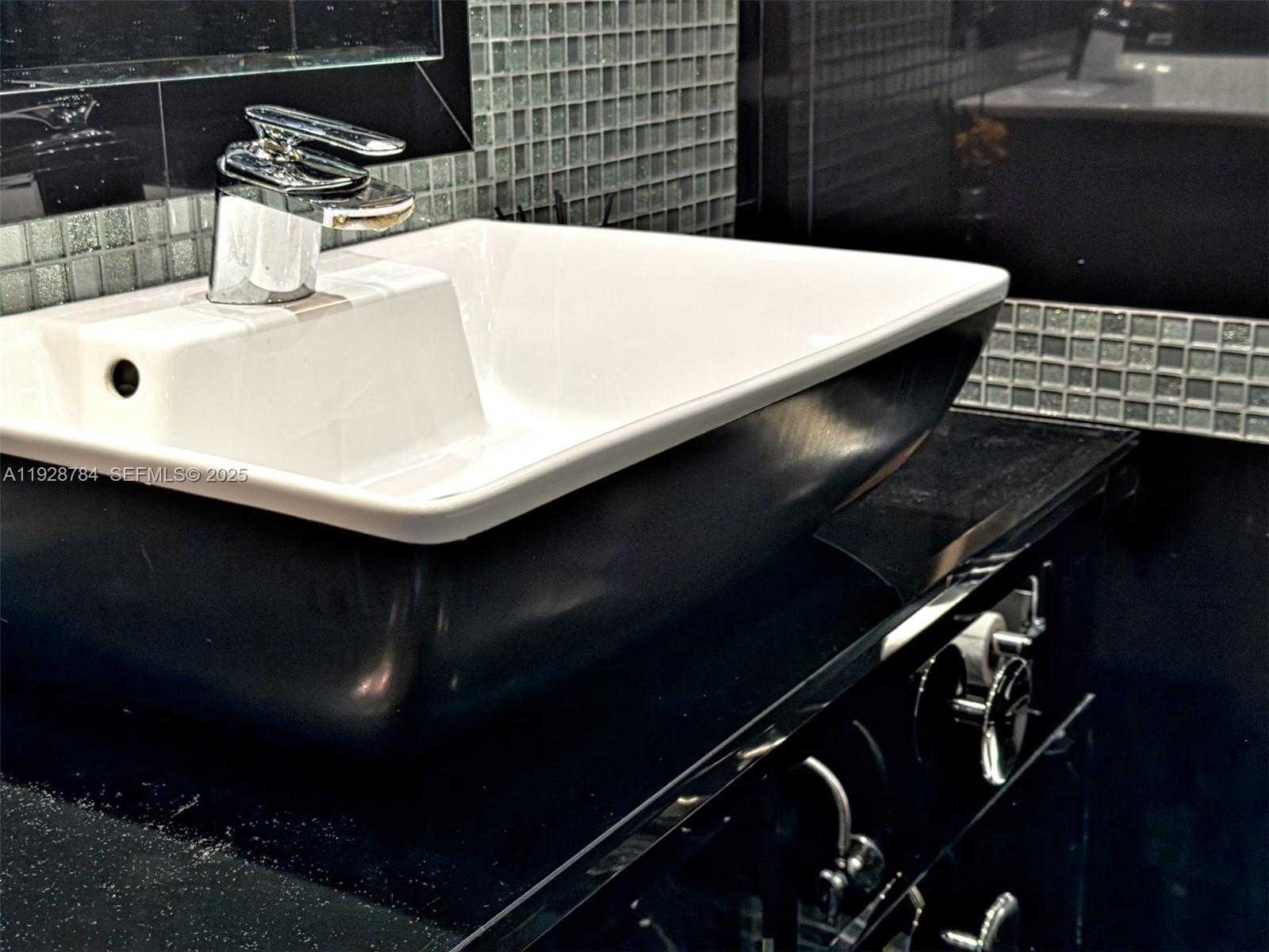 Small Image of 600 THREE ISLANDS BLVD #1112, Hallandale Beach Number 9