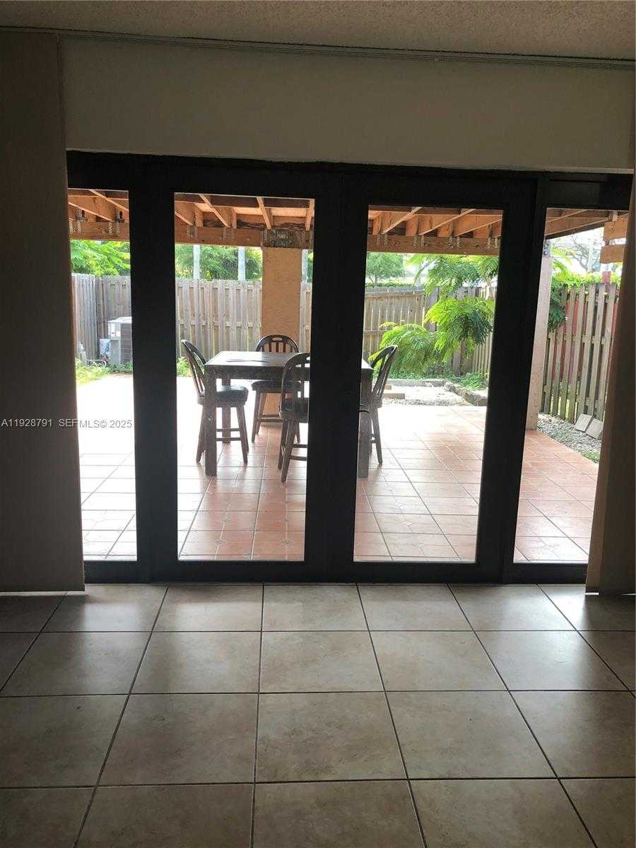Small Image of 9525 SOUTH WEST 148TH AVE CIR, Miami Number 1