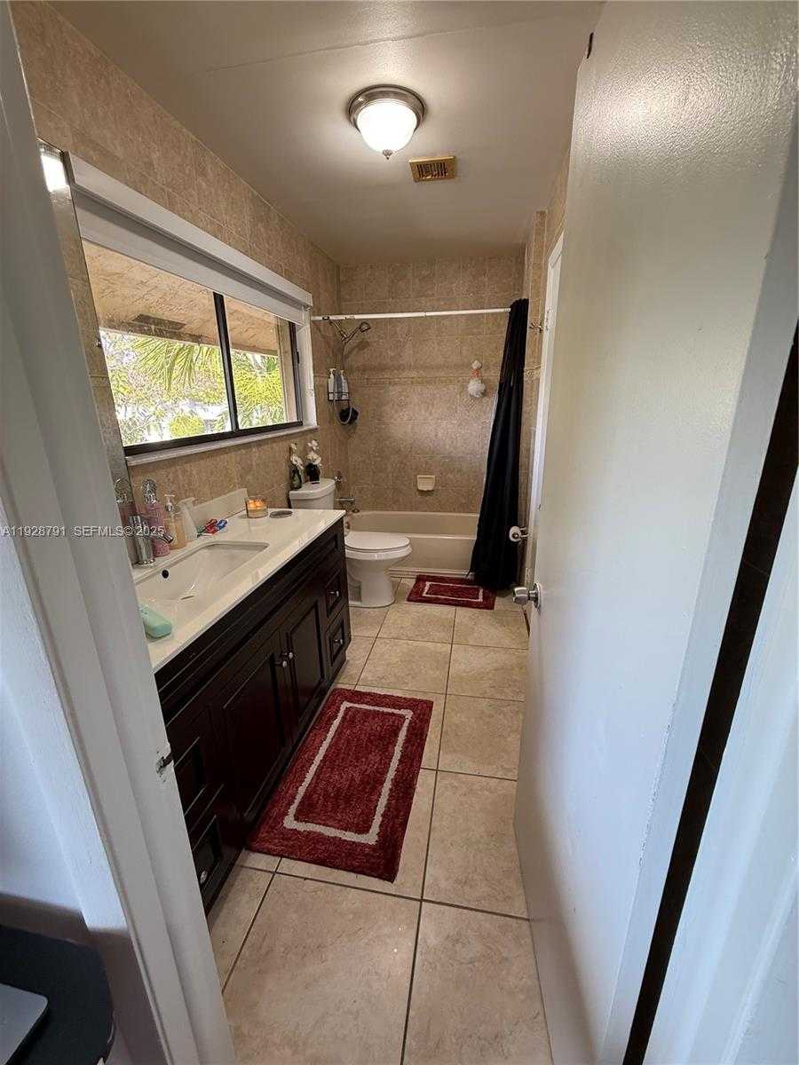 Small Image of 9525 SOUTH WEST 148TH AVE CIR, Miami Number 16