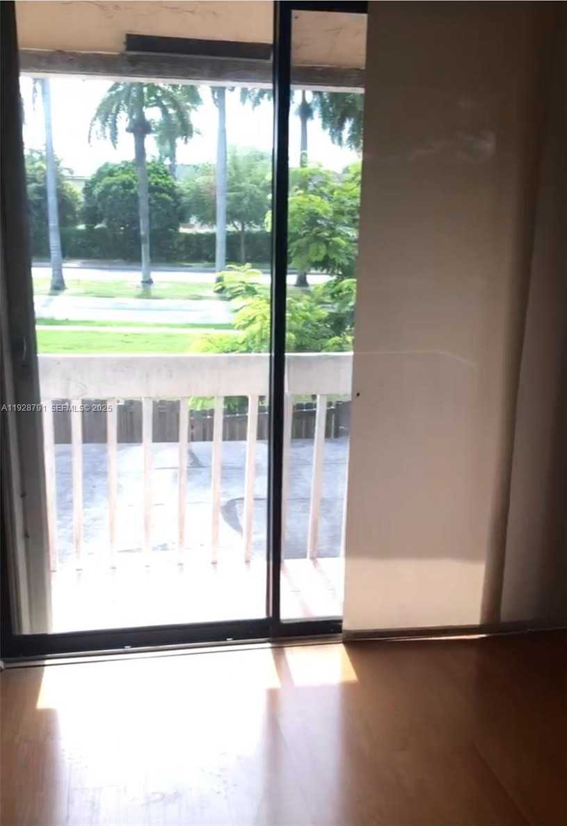 Small Image of 9525 SOUTH WEST 148TH AVE CIR, Miami Number 19