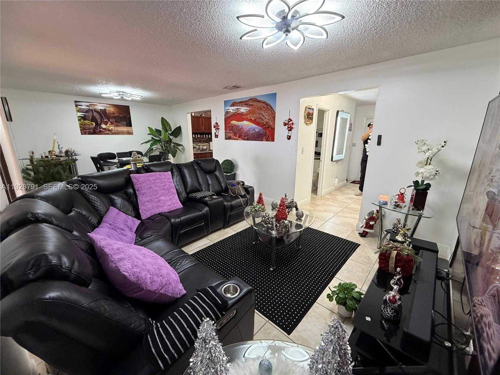 Small Image of 9525 SOUTH WEST 148TH AVE CIR, Miami Number 5