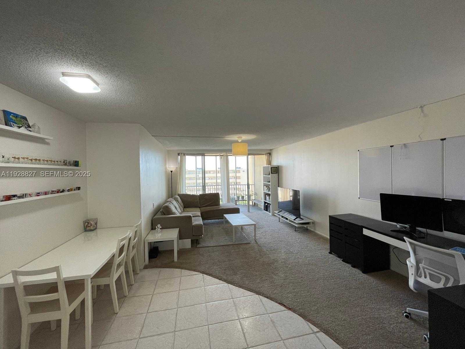 Small Image of 1750 NE 191st St, Miami, FL 33179, USA Number 9