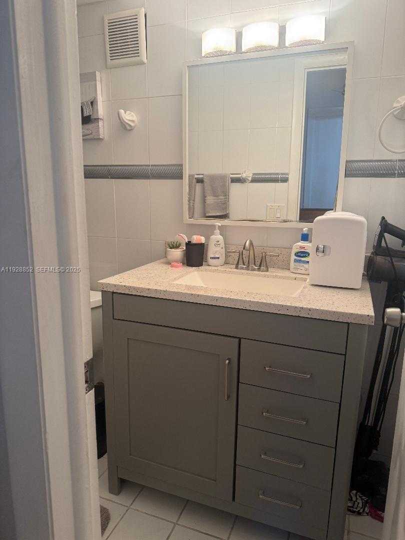 Small Image of 250 180TH DR #159, Sunny Isles Beach Number 17