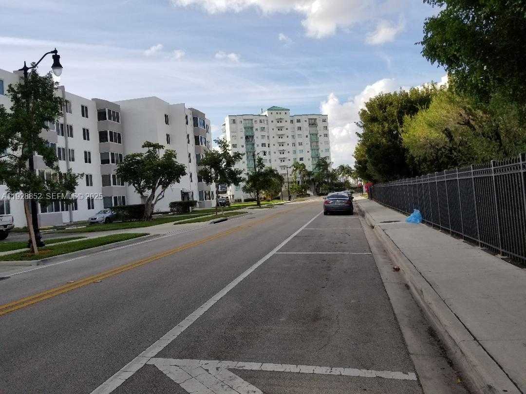 Small Image of 250 180TH DR #159, Sunny Isles Beach Number 2