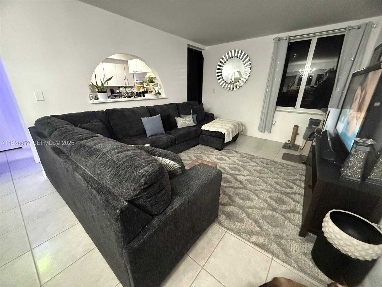 Small Image of 250 180TH DR #159, Sunny Isles Beach Number 4