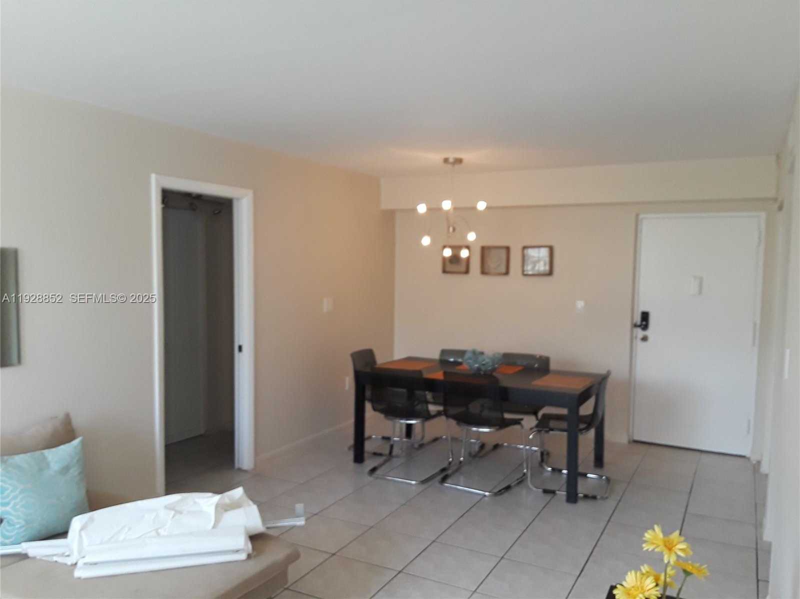 Small Image of 250 180TH DR #159, Sunny Isles Beach Number 6