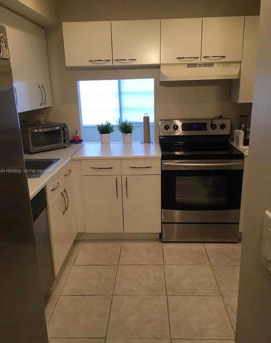 Small Image of 250 180TH DR #159, Sunny Isles Beach Number 8