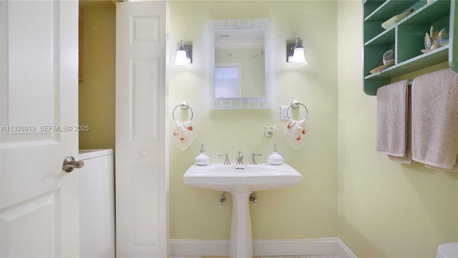 Small Image of 3600 MYSTIC POINTE DR #115, Aventura Number 38