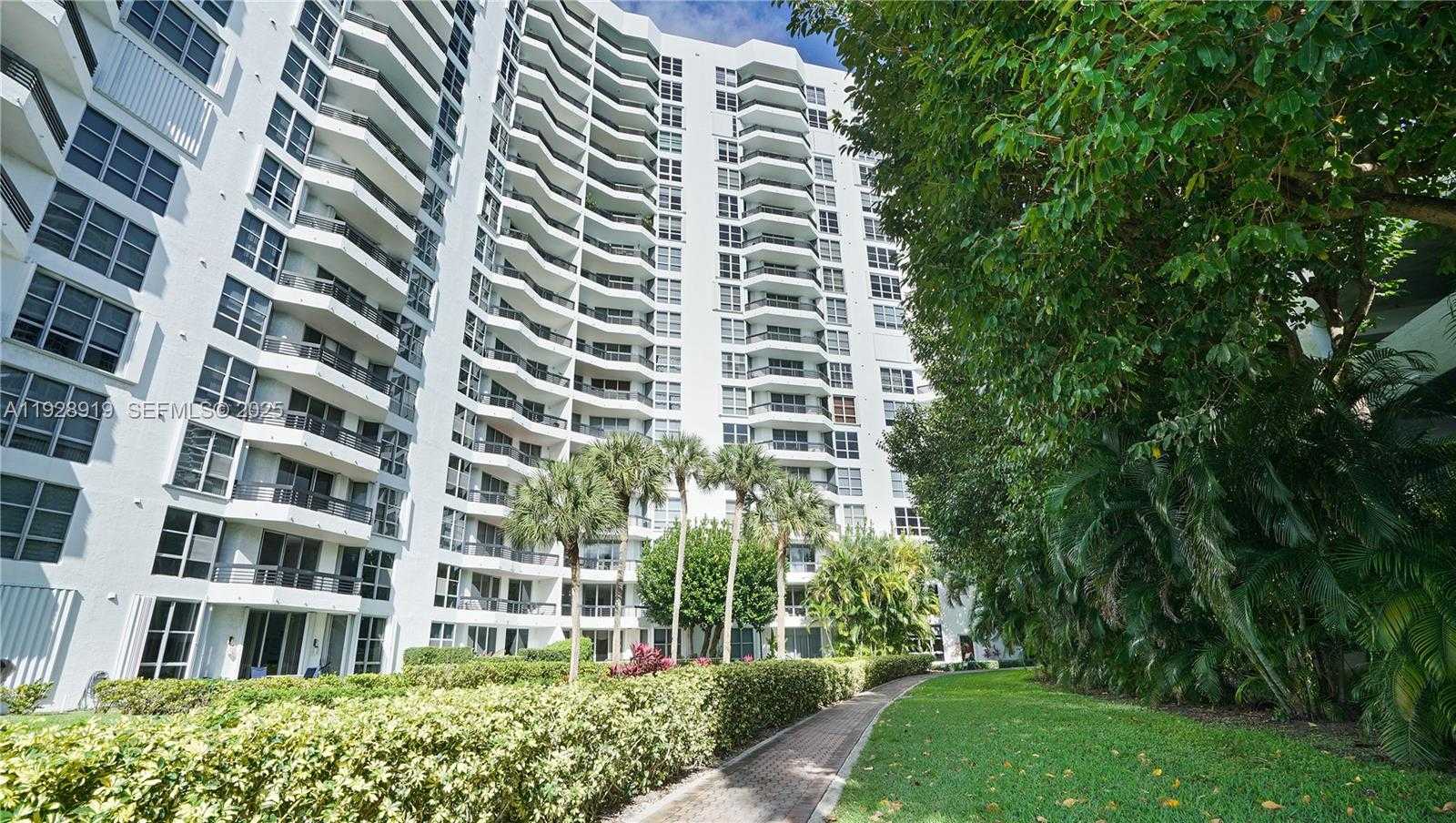Small Image of 3600 MYSTIC POINTE DR #115, Aventura Number 64
