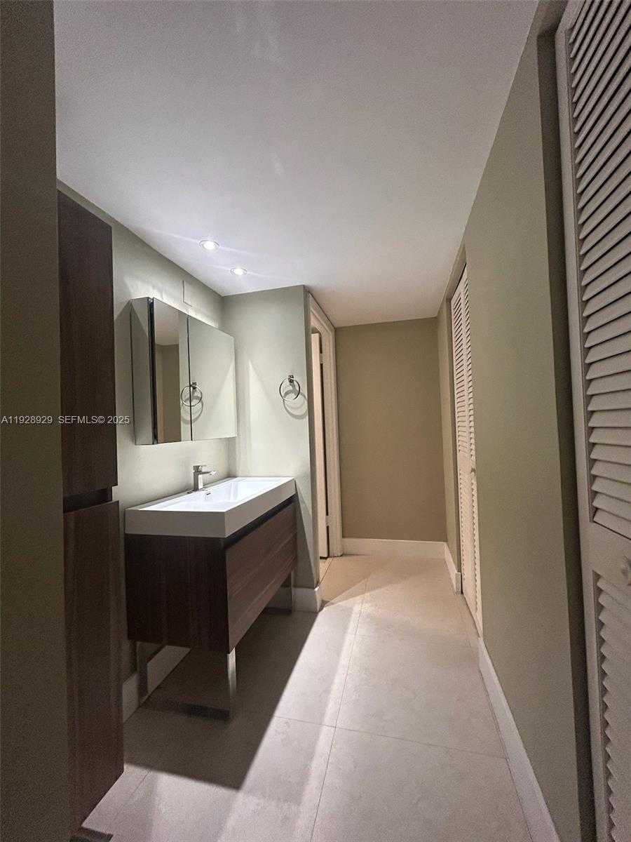 Small Image of 1450 BRICKELL BAY DR #1706, Miami Number 16