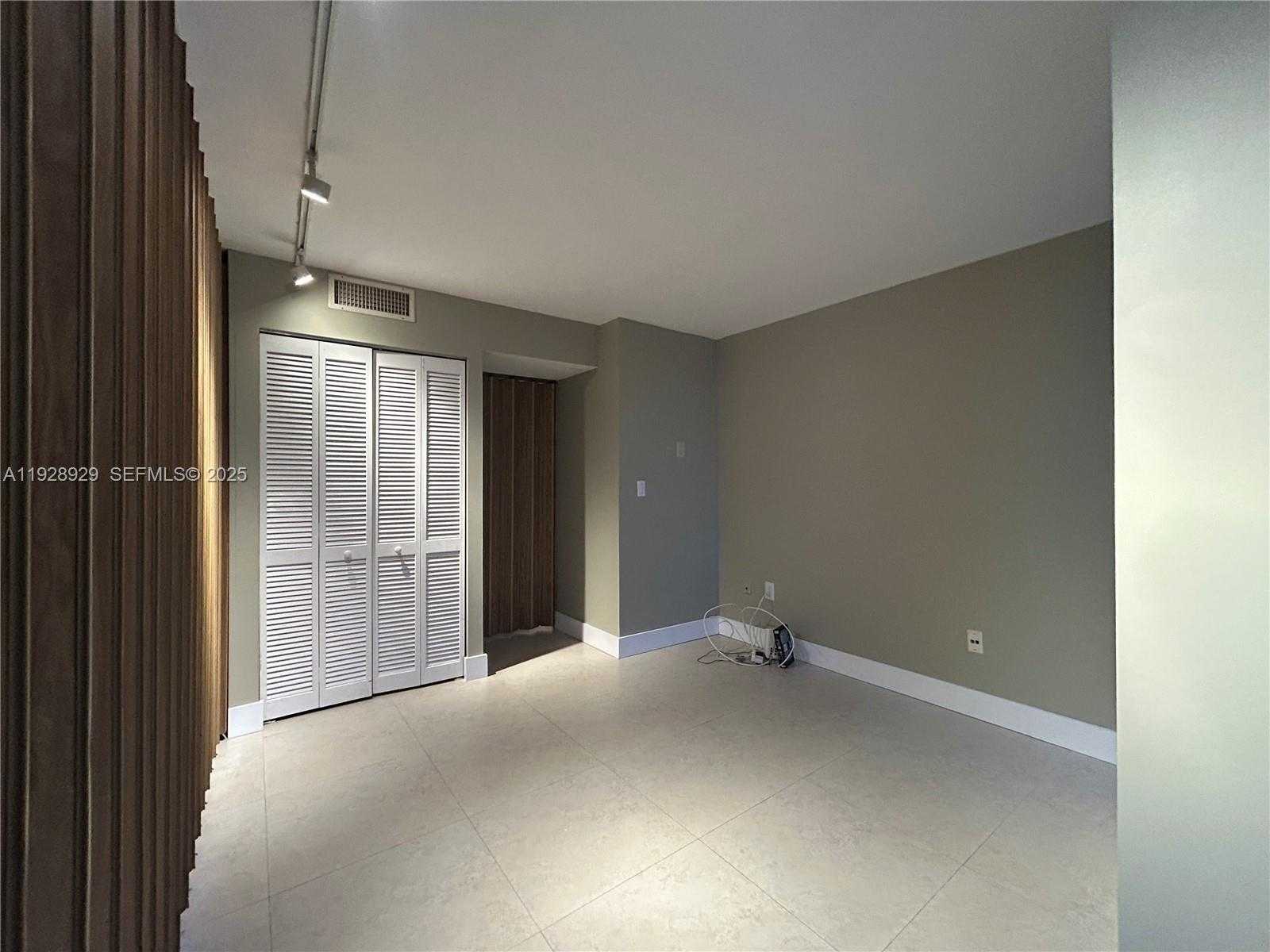 Small Image of 1450 BRICKELL BAY DR #1706, Miami Number 18