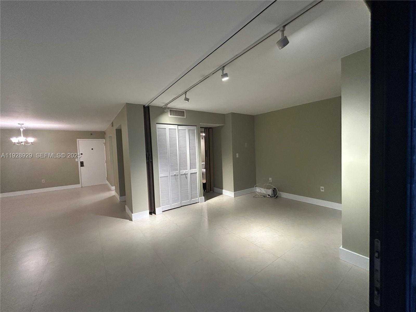Small Image of 1450 BRICKELL BAY DR #1706, Miami Number 26