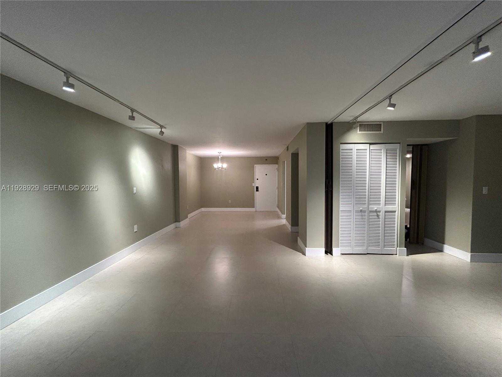 Small Image of 1450 BRICKELL BAY DR #1706, Miami Number 27