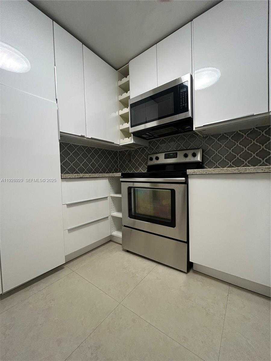 Small Image of 1450 BRICKELL BAY DR #1706, Miami Number 3