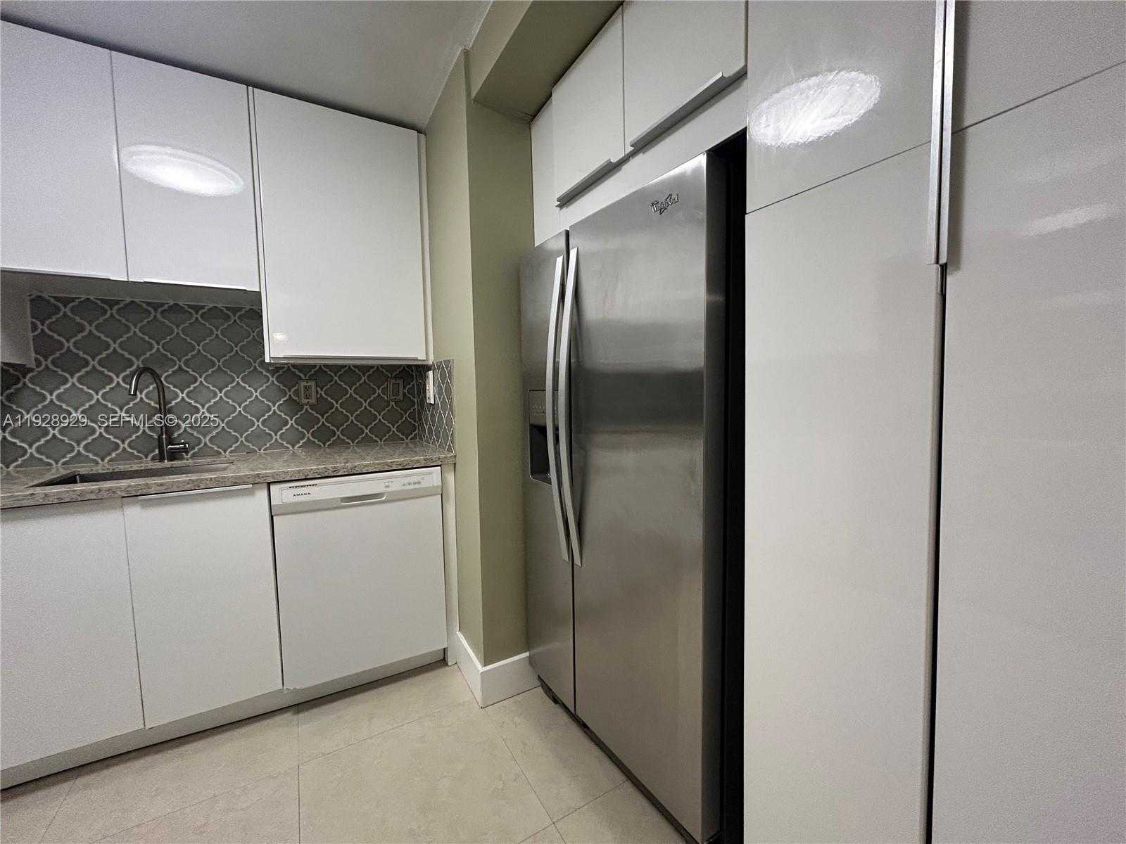 Small Image of 1450 BRICKELL BAY DR #1706, Miami Number 4