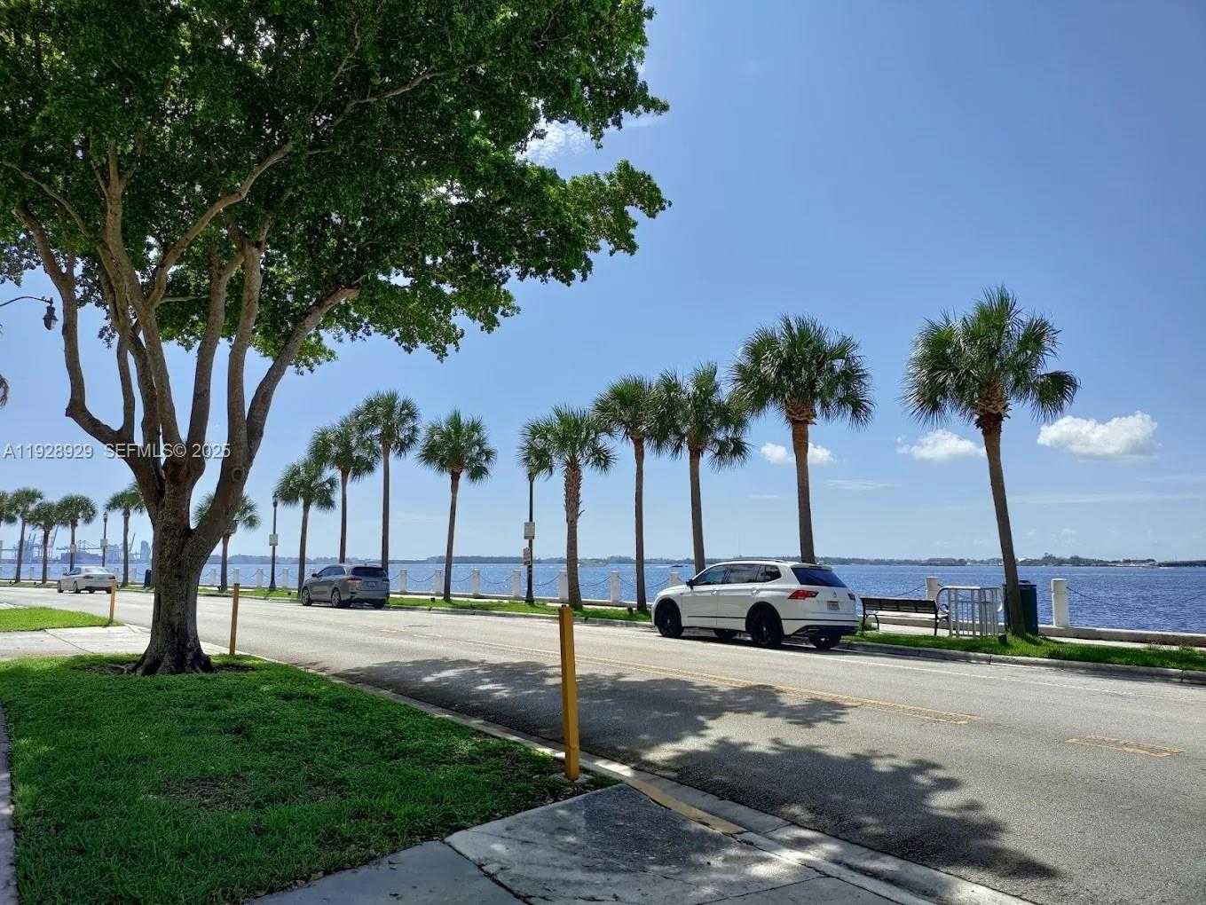 Small Image of 1450 BRICKELL BAY DR #1706, Miami Number 45