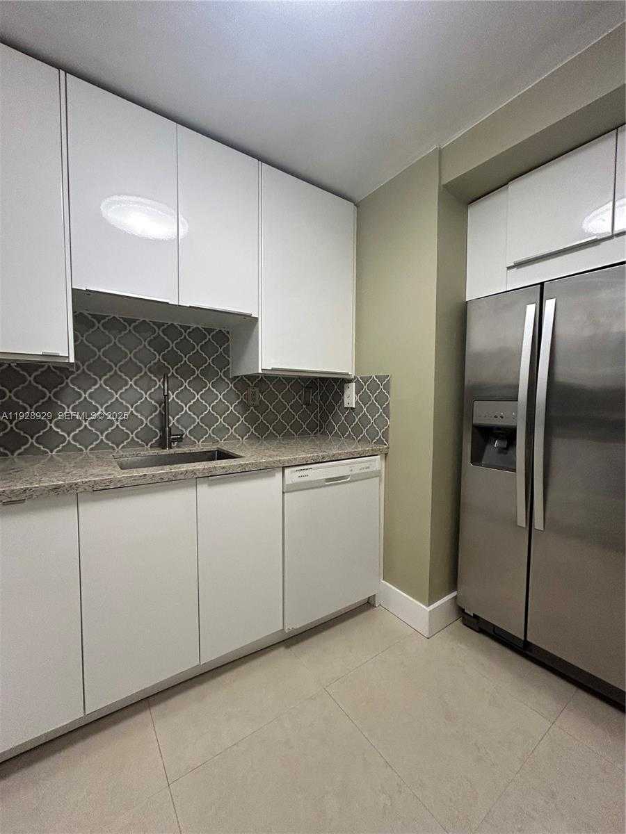 Small Image of 1450 BRICKELL BAY DR #1706, Miami Number 6