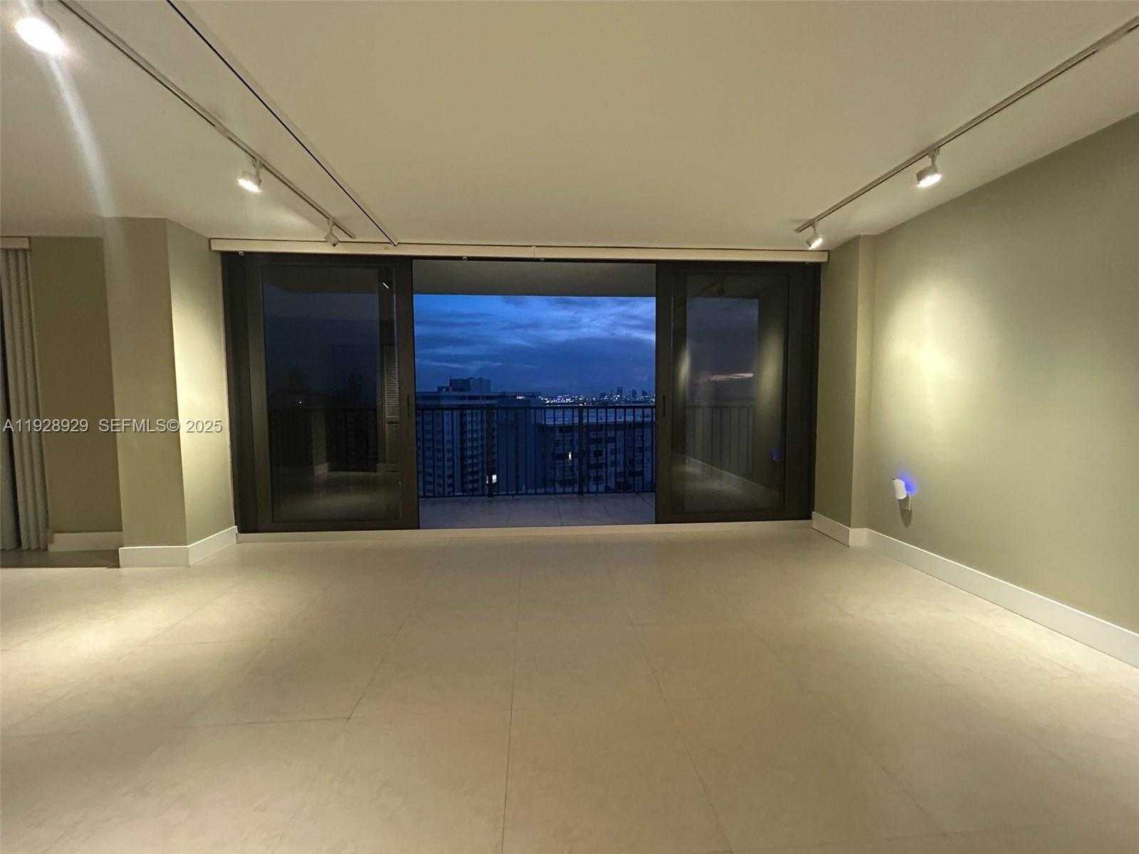 Small Image of 1450 BRICKELL BAY DR #1706, Miami Number 8