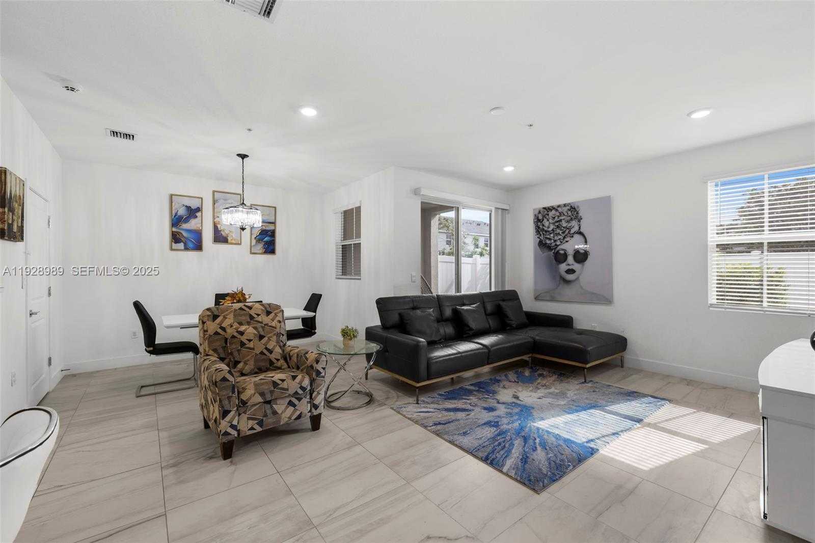 Imagen de Pequeño Objeto